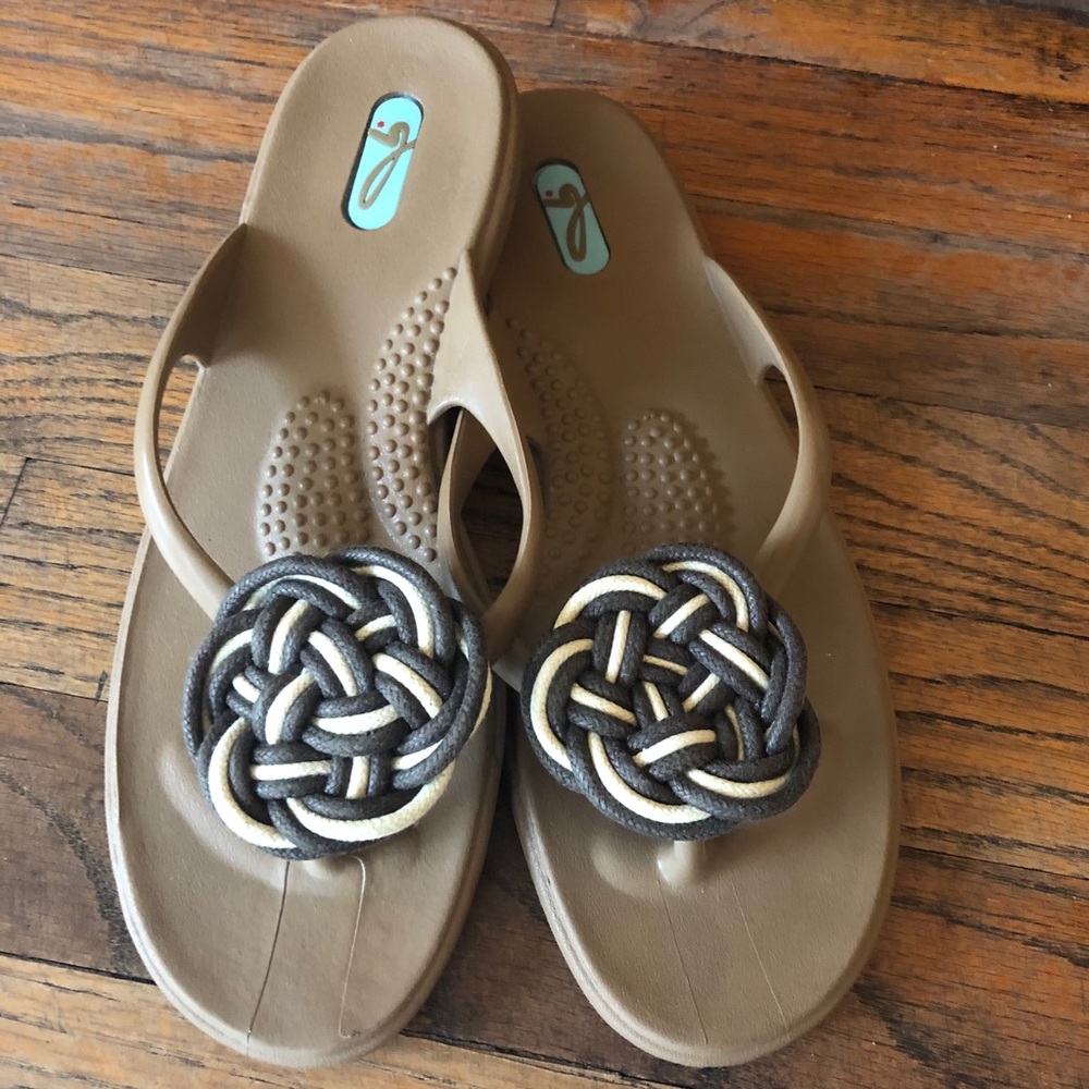 Women’s sandals